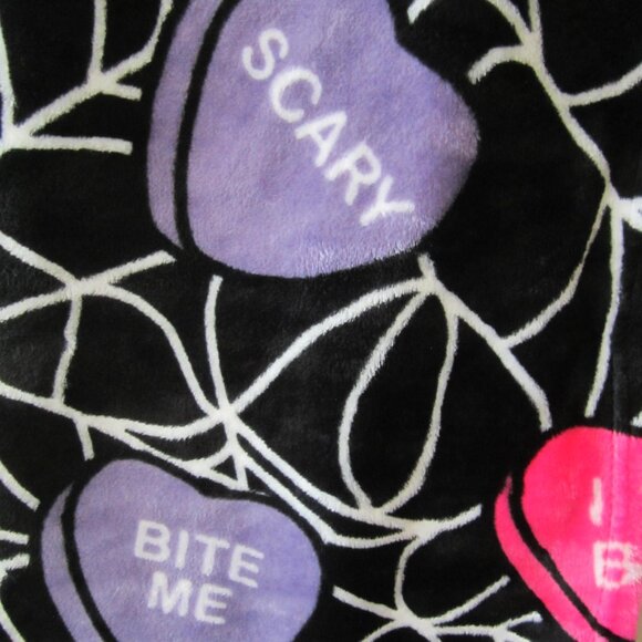 Betsey Johnson Conversation Heart Halloween Ultra Soft Plush Throw Blanket Home - Picture 5 of 7